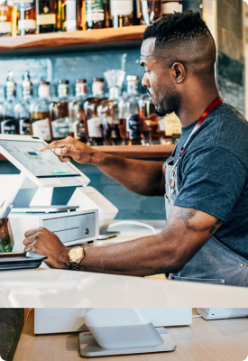 A man using Clover duo at a Full-service restaurants