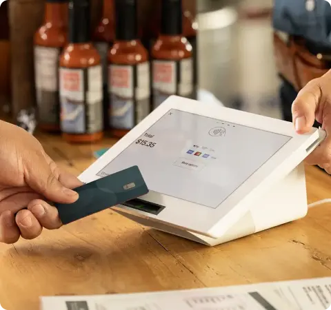 A person using Clover Mini to make a payment
